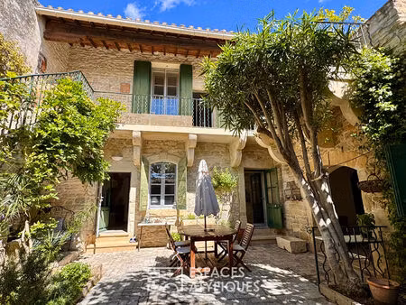 entre ciel et histoire : maison de charme et terrasse d'exception