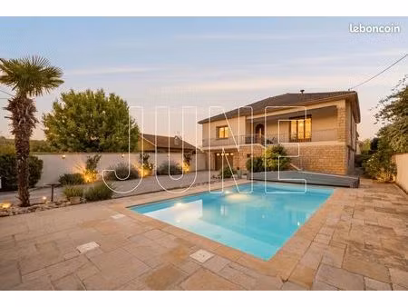 maison 7 pièces 181 m²