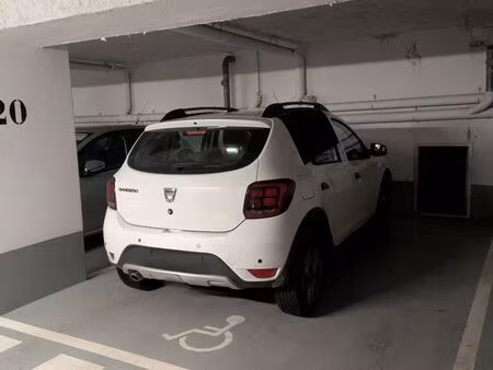 place de parking a louer