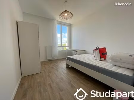 chambre 1 pièce 13 m²