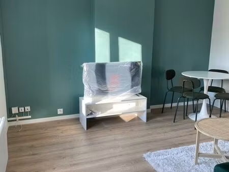 t2 avec une chambre meublé