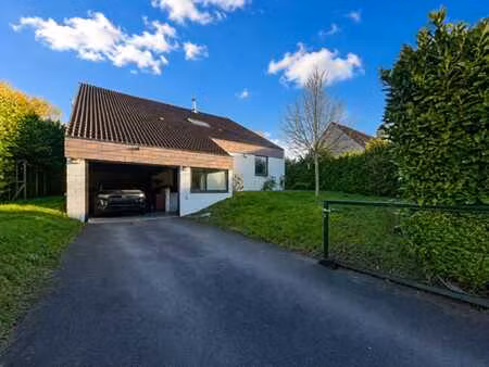 villa 4 façades avec 5 chambres  grand jardin  garage et par