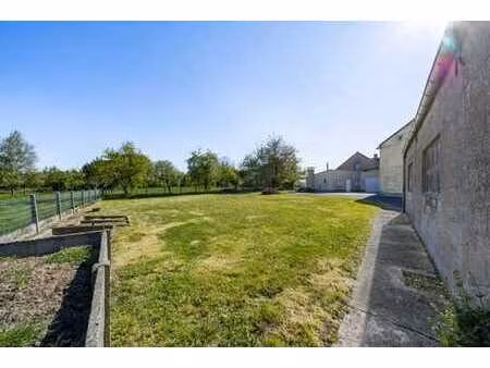 terrain à bâtir avec hangar sur plus de 12 ares au calme