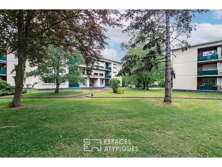 grand appartement rénové dans résidence recherchée à proximité immédiate de chantilly