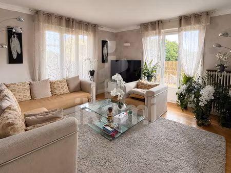 à deux pas de lyon grand t3 de 107 m2 avec garage et balco