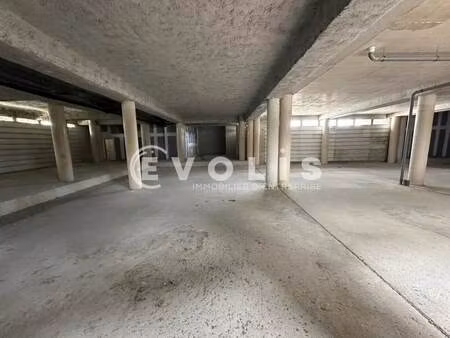 location local d’activités noisy le sec 93130 964m²