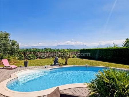 à vendre – maison de plain-pied avec vue pyrénées  piscine & jardin arboré