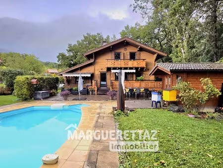 chalet 110 m² - 3 chambres - piscine et annexes