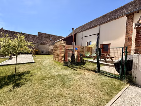 ensemble immobilier de deux habitations avec dépendance - en