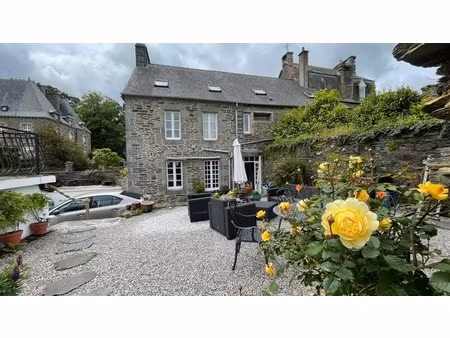 maison de caractère de 290 m² au cœur du bourg (22)
