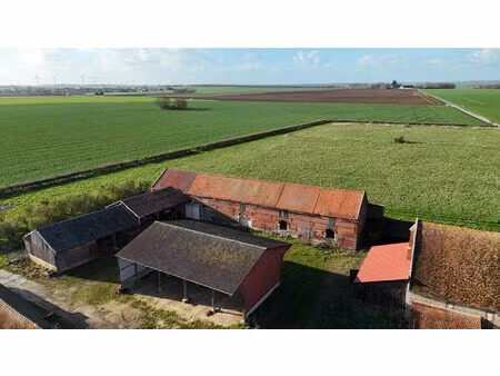 grange avec silo à grain