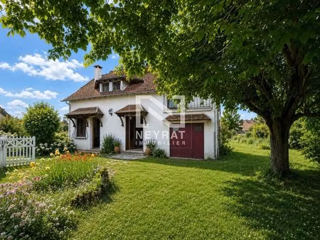 maison de campagne à potentiel unique et grand terrain paysager