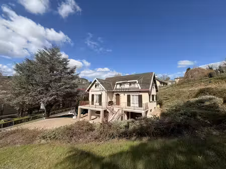 maison des années 70 5 chambres et grands terrain