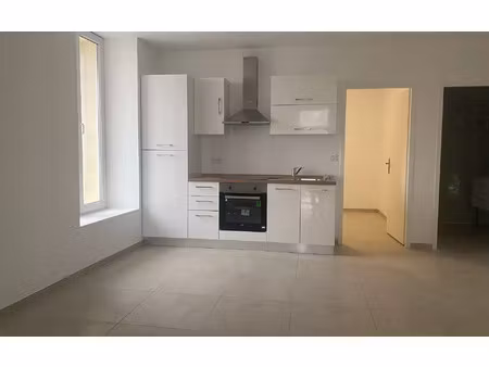 location maison  m² t-2 à salleboeuf  840 €