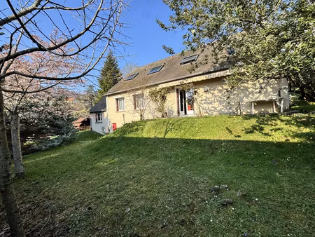 maison familiale avec sous-sol et garage à soisy-sous-montmo