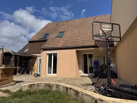 pavillon de 6 pièces élevée sur 492 m2 de terrain à vemars