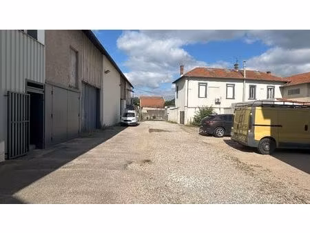 location local d'activités 277 m²