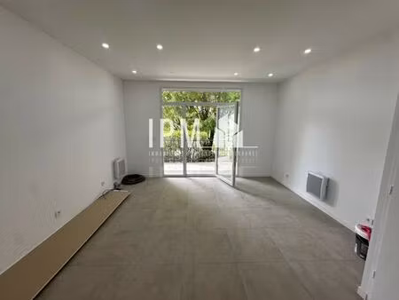 location commerce marseille 13011 25m²
