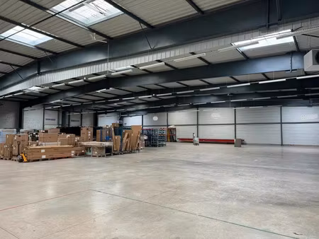 location commerce 2322 m² à parçay-meslay (37210)