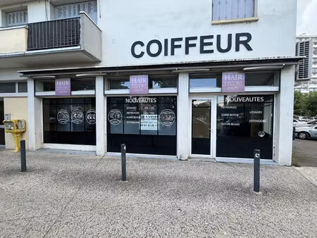 arenes local commercial 54m2 avec triple vitrine