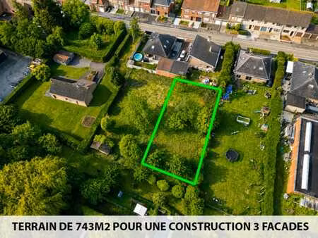 terrain de 743m2 pour une construction 3 façades !