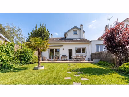 maison de luxe à vendre dans le quartier petit garches