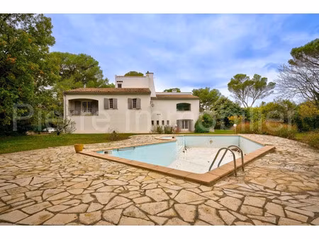 maison de luxe à vendre à bouc-bel-air