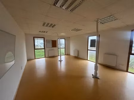 vente bureau 760 m² saint-évarzec (29170)