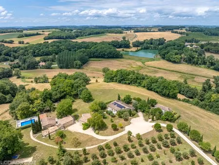 propriété 20 pièces