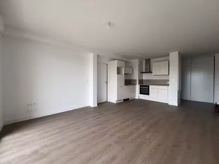 location appartement 3 pièces 60 m² à ploudalmézeau (29830)