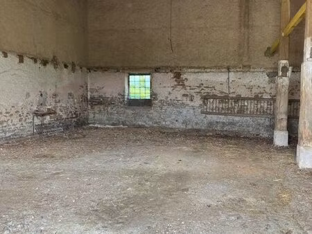 emplacement stockage véhicules ou matériel