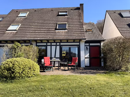 maison dans une résidence avec piscine