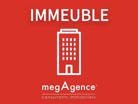 immeuble avec commerce au rez-de-chaussée.