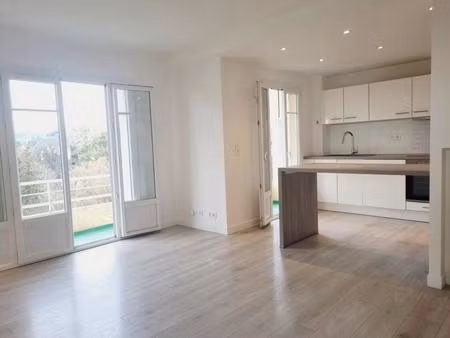 a vendre exclusif: 3 pièces rénové avec garage