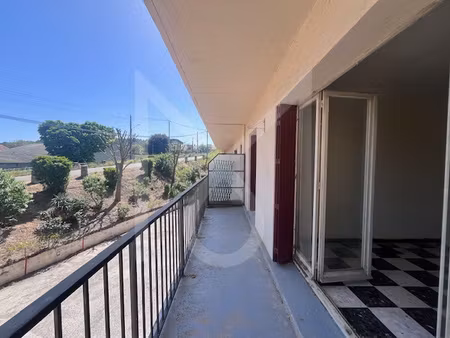peyrolles-en-provence: t3 traversant de 58 22m2 a renover