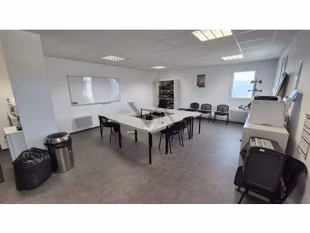 maubec local bureaux 77 m²