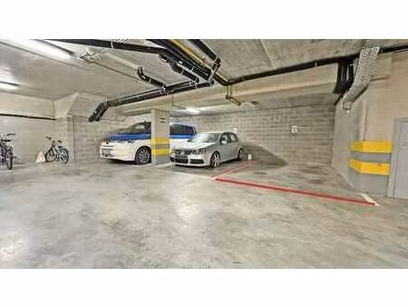 centre /vallon - empl. de parking int. à louer