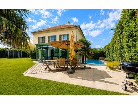 maison bailly-romainvilliers 204 m² t-7 à vendre  995 000 €