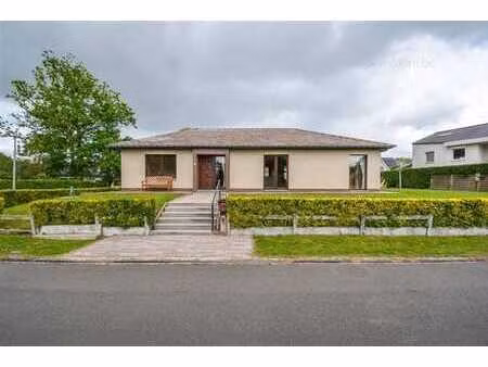 maison située au calme sur un beau terrain à berg
