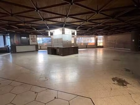 spacieuse surface commerciale pop-up au centre d’anvers