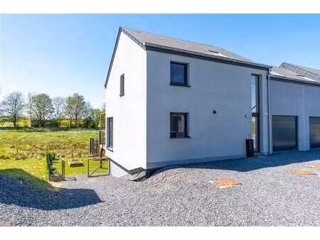 maison 3ch.  peb a  garage  terrasse et jardin