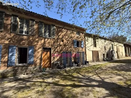 propriété 6 pièces 196 m²