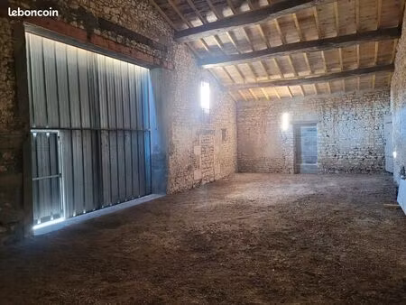 local  bâtiment  garage  grange de 80m2