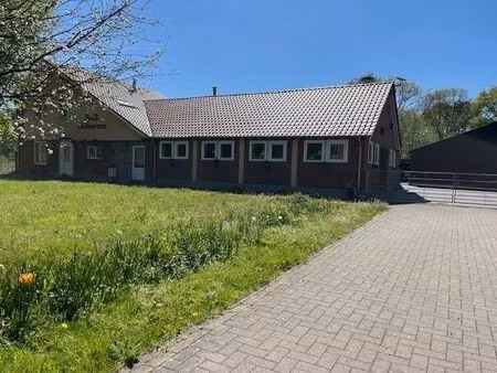 fermette à louer avec 5 chambres   malle (rbv94001)