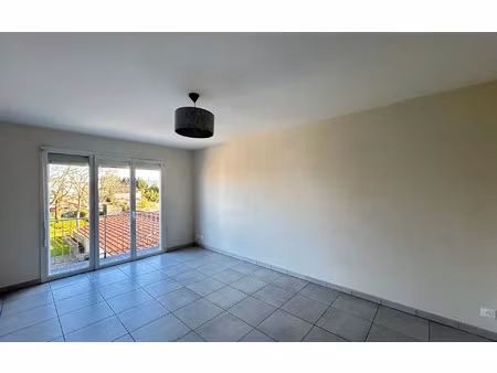 location appartement  m² t-3 à aire-sur-l'adour  623 €