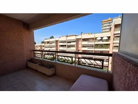 location meublée : f1 terrasse nice nord