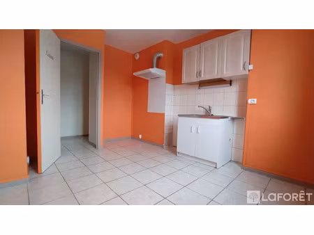 location appartement 3 pièces 60 m² à neuvéglise-sur-truyère (15260)  438 €