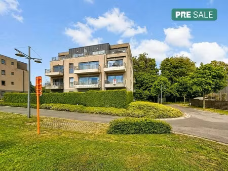 gunstig gelegen tweeslaapkamer appartement met 2 terrassen