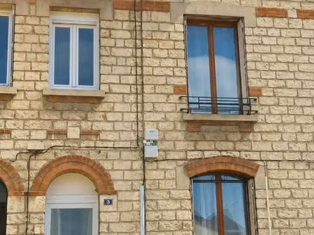 belle maison de ville - bien entretenue - jardin