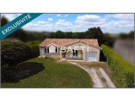 pavillon plain-pied  trois chambres  salle de bain  garage  jardin.